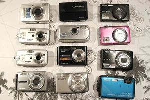 Lot de 12 appareils numériques Sony Nikon Pentax Samsung Swiss Tech Tevion - Photo 1/45