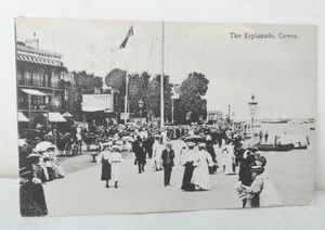 Postal de The Esplanade Cowes Isla de Wight escena de paseo lleno de gente años 1900 - Imagen 1 de 2