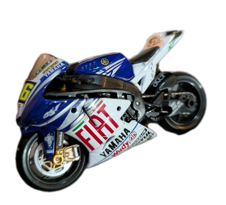 Yamaha YZR-M1 Fiat MotoGP Maisto Moto 2007 Valentino Rossi réplica 1:18  Foto 1 de 4