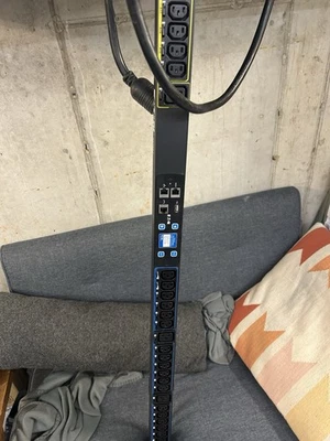 Unidad de distribución de energía Eaton ePDU G3 120 V EMI318-10 Configuración: EMI3PB15AFF78AC Foto 1 de 3