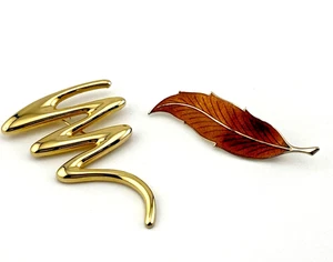 Set of 2 Vintage Brooch Pin Fall Enamel Leaf Classic Zig Zag Gold Tone Brooch - Picture 1 of 12
