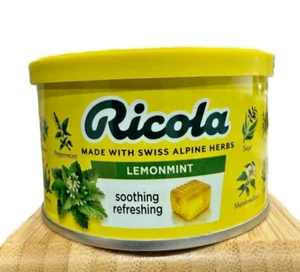 Ricola Bonbons Schweizer Alpenkraut Zitrone Minze beruhigend erfrischend 100g - 2 Dosen - Bild 1 von 6
