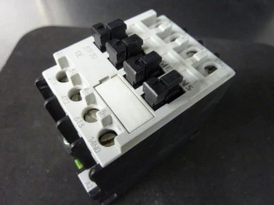 SIEMENS 3TF30 10E CONTACTOR 20A 600VAC 3T3010-OA COIL- 110V 50/60Hz  (30971) - Image 1 of 4