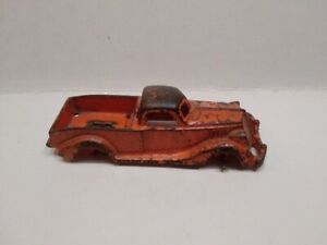 Vintage Hubley Cast Iron Toy Tow Truck 1930s Made USA. aprox 90mm long see photo