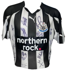 Signed Newcastle United 2010/11 Squad Shirt Carroll Ameobi Barton Gutierrez - Picture 1 of 7