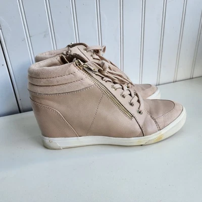 Zapatillas altas de cuero Aldo con cuña oculta para mujer talla 8,5 color rosa rubor tostado con cordones Foto 1 de 4