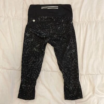 Lululemon Black x Grey Spider Web Geometric Capri Cropped Leggings Size 4 - Imagem 1 de 4