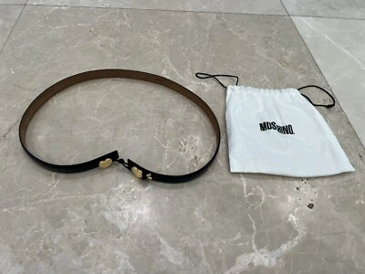 Moschino Cinturón de Cuero Negro con Corazones Tono Dorado y Bolsa para el Polvo Italia Talla EU 44 Foto 1 de 4