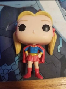 Funko Pop! Vinyl: Friends - Phoebe Buffay (Supergirl) #705 - Bild 1 von 1