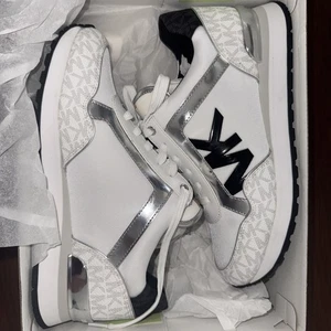 Michael Kors Maddy zweifarbige Logo Sneaker Turnschuhe Damen US Größe 8M neu im Karton - Bild 1 von 14