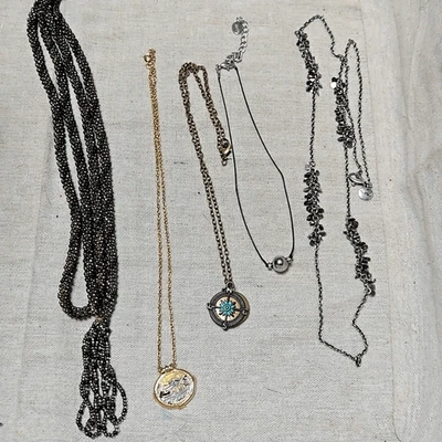 Lote Collar Brújula Medallón Antiguo Lágrimas Bronce Firmado De Colección Avon Italia Foto 1 de 4