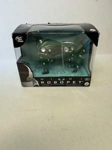 WOWEE ROBOTICS MINI ROBOPET - ROBOT AZIONE CAMMINATA CANE VERDE SMERALDO 2005 - Foto 1 di 12