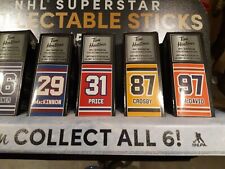 Ensemble complet de bâtons, casiers et présentoirs de hockey en édition limitée Tim Horton neuf dans sa boîte