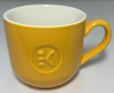 Taza de café de cerámica amarilla Keurig Signature logotipo en relieve 14,5 oz Foto 1 de 4