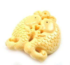 2 x Vintage Oriental Bone Carved Bead Hand Carved Charm Pendant Double Fish - Picture 1 of 3