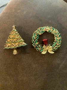 Lot of2- Vintage Rhinestone Christmas Btooches Pins Tree , Wreath Jewelry - Picture 1 of 4