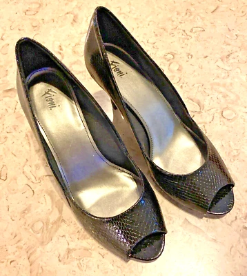 Fioni Women's Pump Black Snake Textured Size 7W Open Toe 2.75 inch Heel No Wear - Image 1 of 4