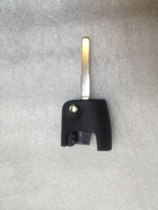 OEM FORD FLIP KEY BLADE + TRANSPONDER CHIP C-MAX MONDEO S-MAX FIESTA FOCUS 2 - Picture 1 of 3