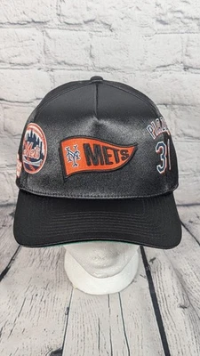2025 Topps Tapas Mitchell & Ness Jugador Persecución Mike Piazza Sombrero Satinado Mets Serie 2 Foto 1 de 4