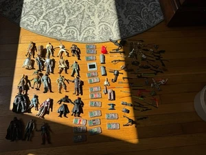 Star Wars 90er Kenner Hasbro Lot Action Figuren, Teile & Pieces Blasters Säbel - Bild 1 von 4