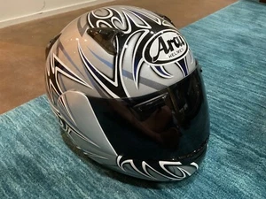 ARAI QUANTUM II 2 RACING DESIGN BLUE/SILVER FULL-FACE MOTORCYCLE HELMET XL - Picture 1 of 11