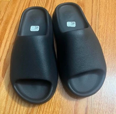 Adidas Yeezy Slides de ónix Foto 1 de 4