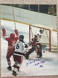 BILL BAKER EE. UU. 1980 MILAGRO OLÍMPICO SOBRE HIELO MEDALLA DE ORO AUTOGRAFIADA 8X10 FOTO #3  - Imagen 1 de 1