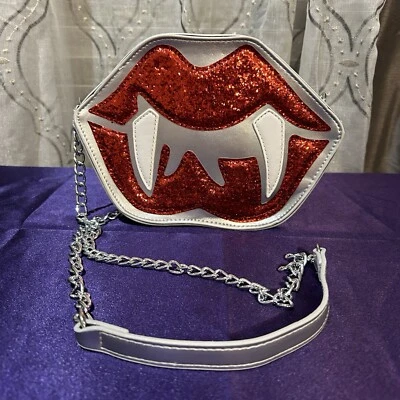 Nova bolsa tiracolo Fang Lips lantejoulas vermelhas com alça de corrente prata vampiro - Imagem 1 de 4