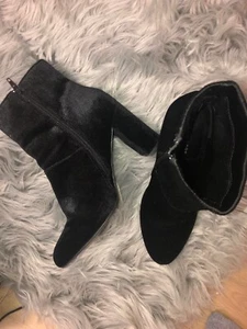 New Look Wide Fit Velvet Black Block Heeled Ankle Boots - Picture 1 of 5