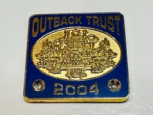 Outback Steakhouse Anstecknadel Pinback Abzeichen Outback Trust Fund Wappen Siegel 2004 - Bild 1 von 2