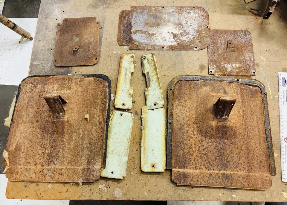 Cubiertas de panel de acceso de 4 puertas Pontiac Chieftain Deluxe 53-54 cubiertas de bisagra Foto 1 de 1