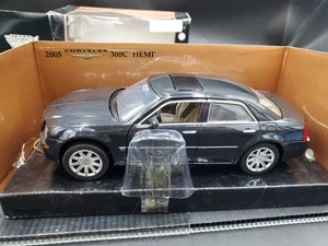 🚦🔥Motormax 2005 Metalic Flake Black Chrysler 300c Hemi 1/24 Scale bad BOX🔥🚦 - Picture 1 of 15