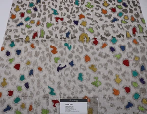 Remanente de tela bordada Mulberry Home 22"X25" "Animal Magic" Color: Multi - Imagen 1 de 7
