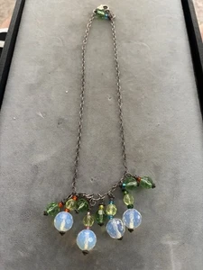 Collana pendente vintage in argento sterling opalescente e perle di vetro verde - Foto 1 di 5