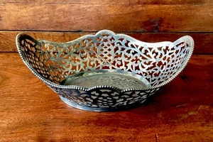 Cesta de ofrenda calada plateada filigrana calada marcada 142 piña - Imagen 1 de 5