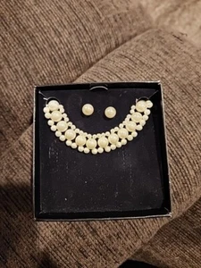 Avon Hollie 2-Piece Pearlesque Gift Set - Picture 1 of 2