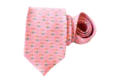 BASS MEN'S TIE PINK/LIGHTHOUSE WIDTH: 3.75" LENGTH: 56" Foto 1 de 3
