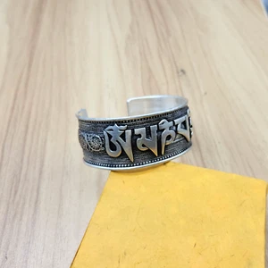 BRC14 Weißmetall versilbert mit tibetischem Mitgefühl Mantra Unisex verstellbar - Bild 1 von 4