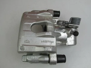 Ford Focus 2012-2018 freno de disco lateral conductor trasero Fomoco con soporte nuevo - Imagen 1 de 7