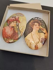 Juego de 2 espejos de mano de bolsillo vintage de Coca-Cola victorianos para damas - Imagen 1 de 12