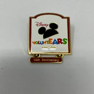 Disney 10th Anniversary VoluntEARS 1992-2002 Mickey Mouse Cast Member Dangle Pin - Picture 1 of 3