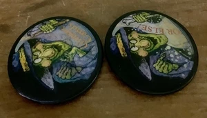 Halloween Lenticolare Strega Raccapricciante Bottone Smaltato Pinback Set di 2 Anni 80 Vintage - Foto 1 di 5
