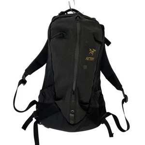 Mochila ARC'TERYX Arro 22 Negra 51x33x19cm Usada Pelar Manchas - Imagen 1 de 6