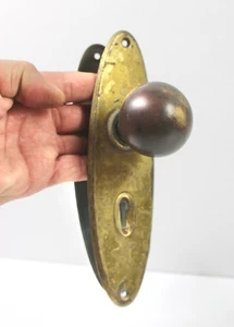 Edwardian Brass Oval Backplate Door Knob Set Keyhole Escutcheon Salvage Patina - Picture 1 of 24