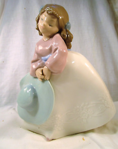 Lladro/Nao Cute young girl with her Bonnet lovely embellishment on her dress