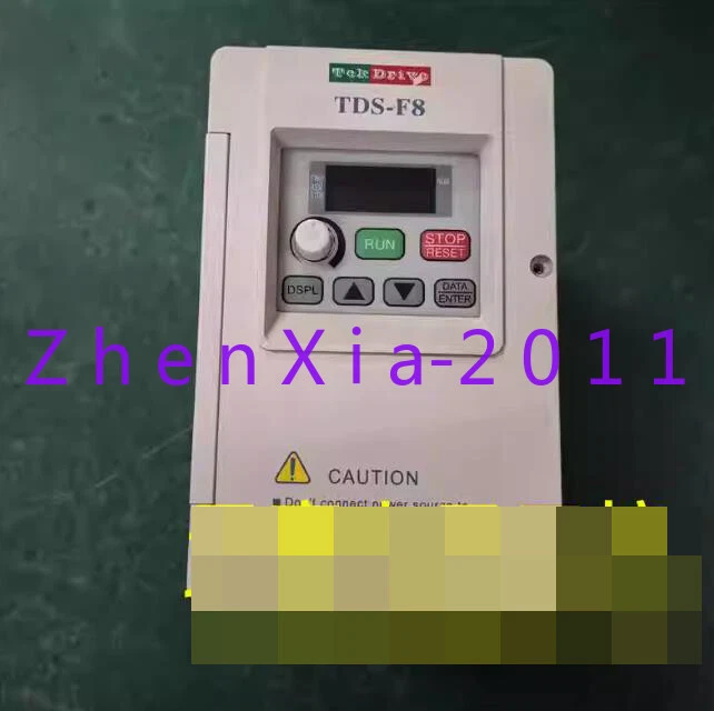 Cambiador de frecuencia usado 1 pieza TDS-F8-L0P7E 0,75 KW 220 V Foto 1 de 2