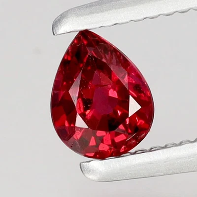 Espinela roja natural sin calentar pera 0,23 quilates ancho 4,3 x 3,3 mm, Tanzania Foto 1 de 4