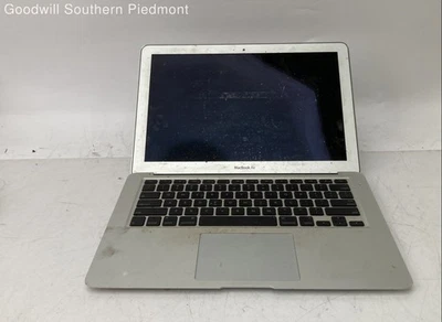 Apple MacBook Air Late 2010 13" Intel Core 2 Duo SL9400 2GB RAM 120GB SSD - Image 1 of 4