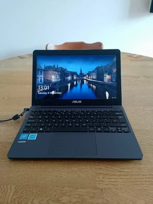 ASUS E203NA notebook PC 11.6 in Intel Celeron Win10 32GB drive 2GB 1.1GHzRAM - Image 1 of 3
