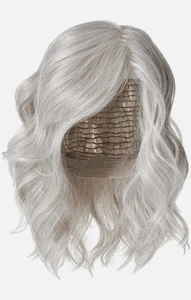 Raquel Welch Editor's Pick Layered Shoulder Length Bob Wig by Hairuwear, Large - Picture 1 of 11